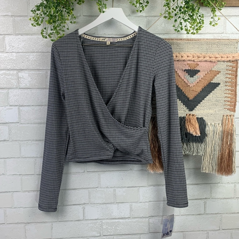 Jolt NWT Boho Stripe V Neck Crop Top SZ L - Picture 3 of 7